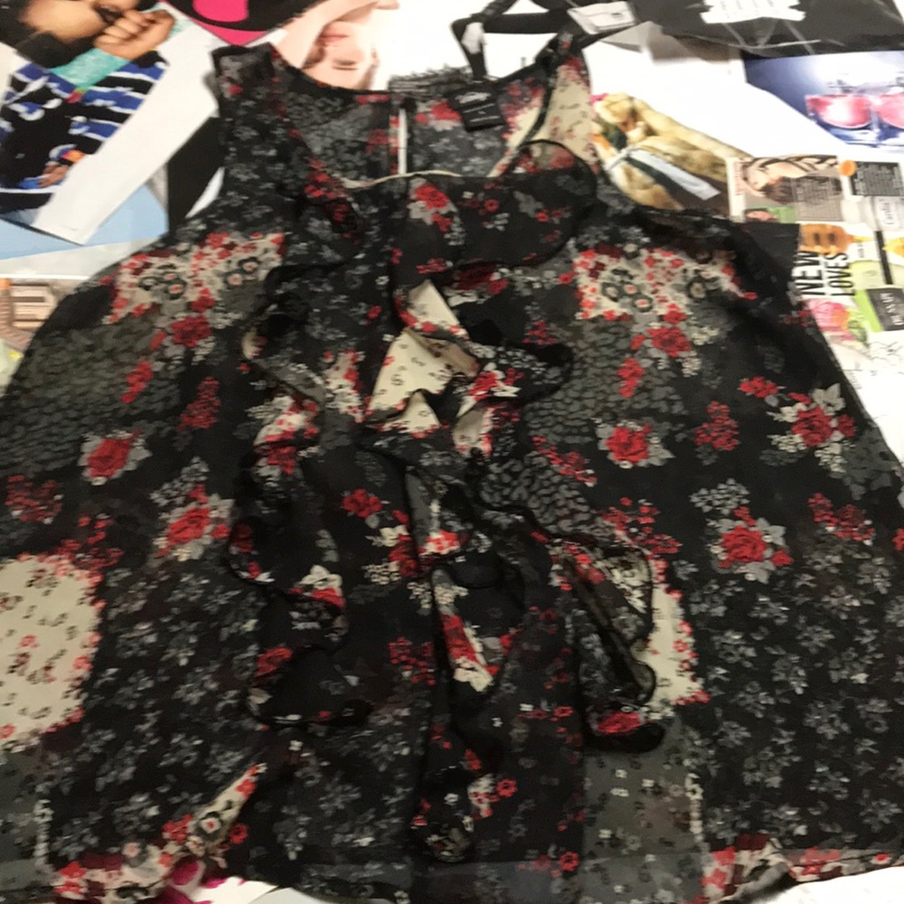 Beautiful blouse! - Picture 2 of 4
